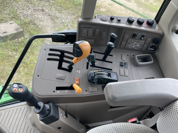 2017 John Deere 6120M Image 6