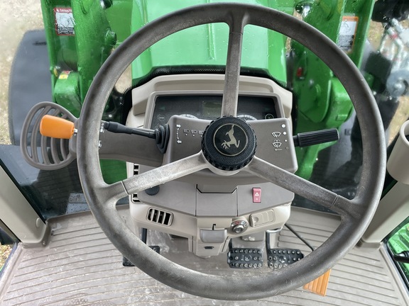 2017 John Deere 6120M Image 7