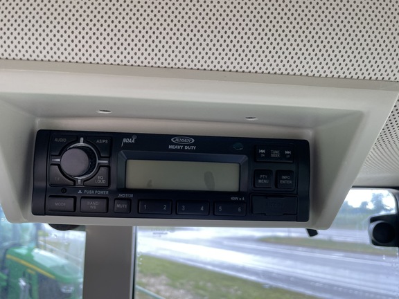 2017 John Deere 6120M Image 8