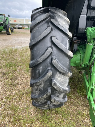2017 John Deere 6120M Image 11