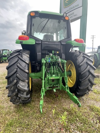 2017 John Deere 6120M Image 12