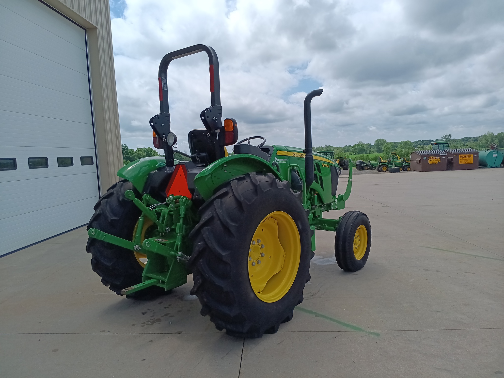 2022 John Deere 5045E Image 4