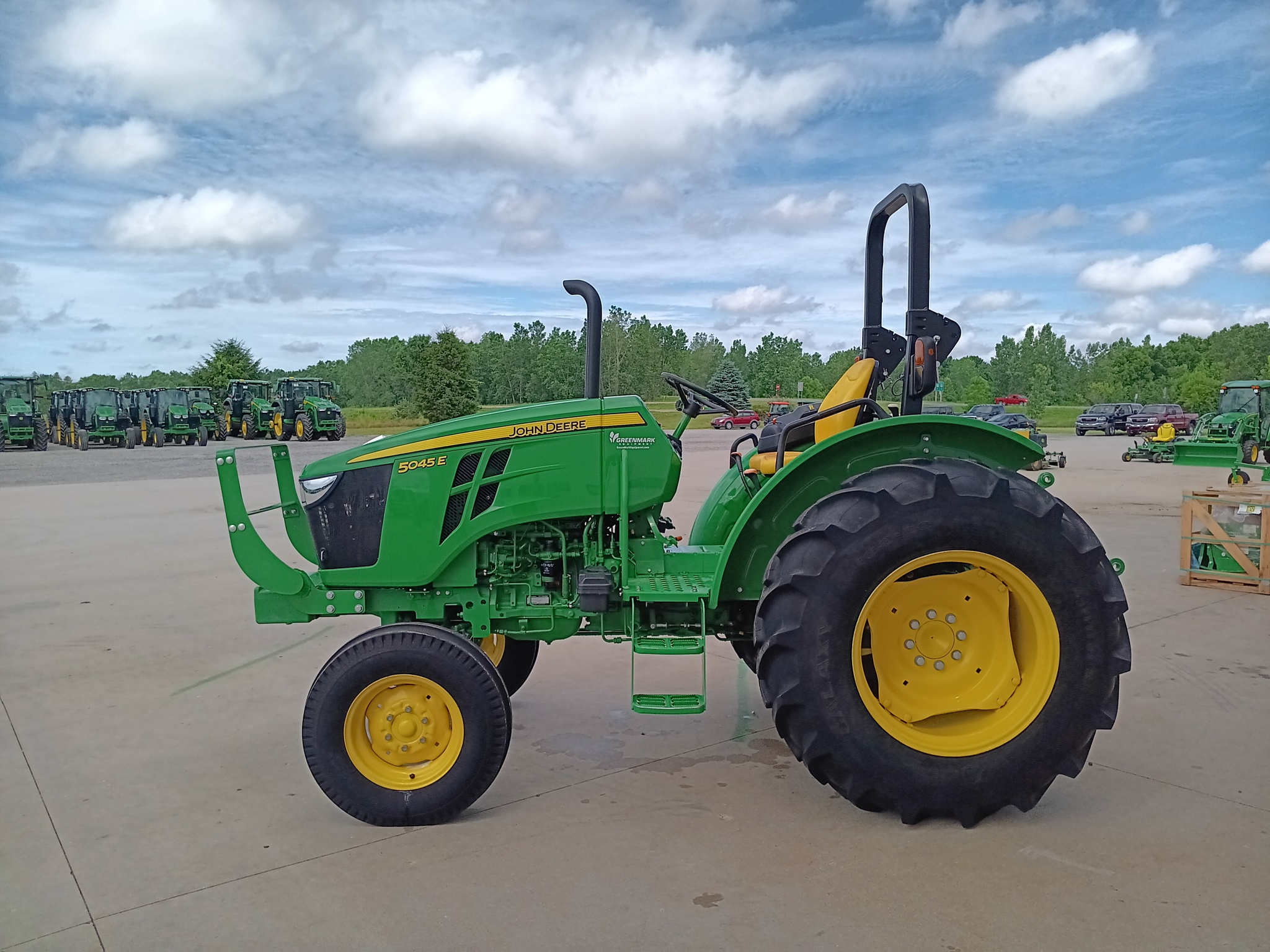 2022 John Deere 5045E Image 6