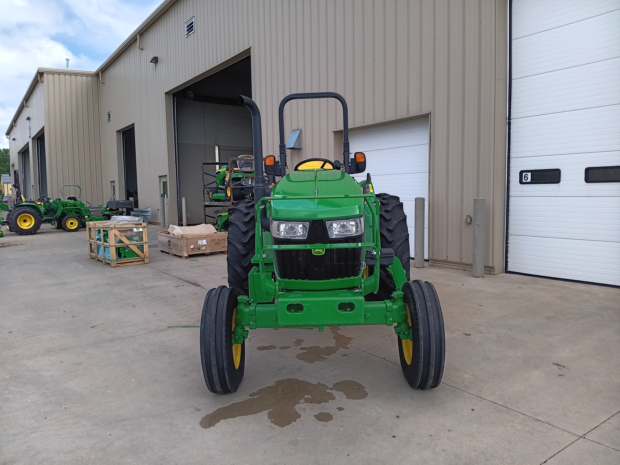 2022 John Deere 5045E Image 8