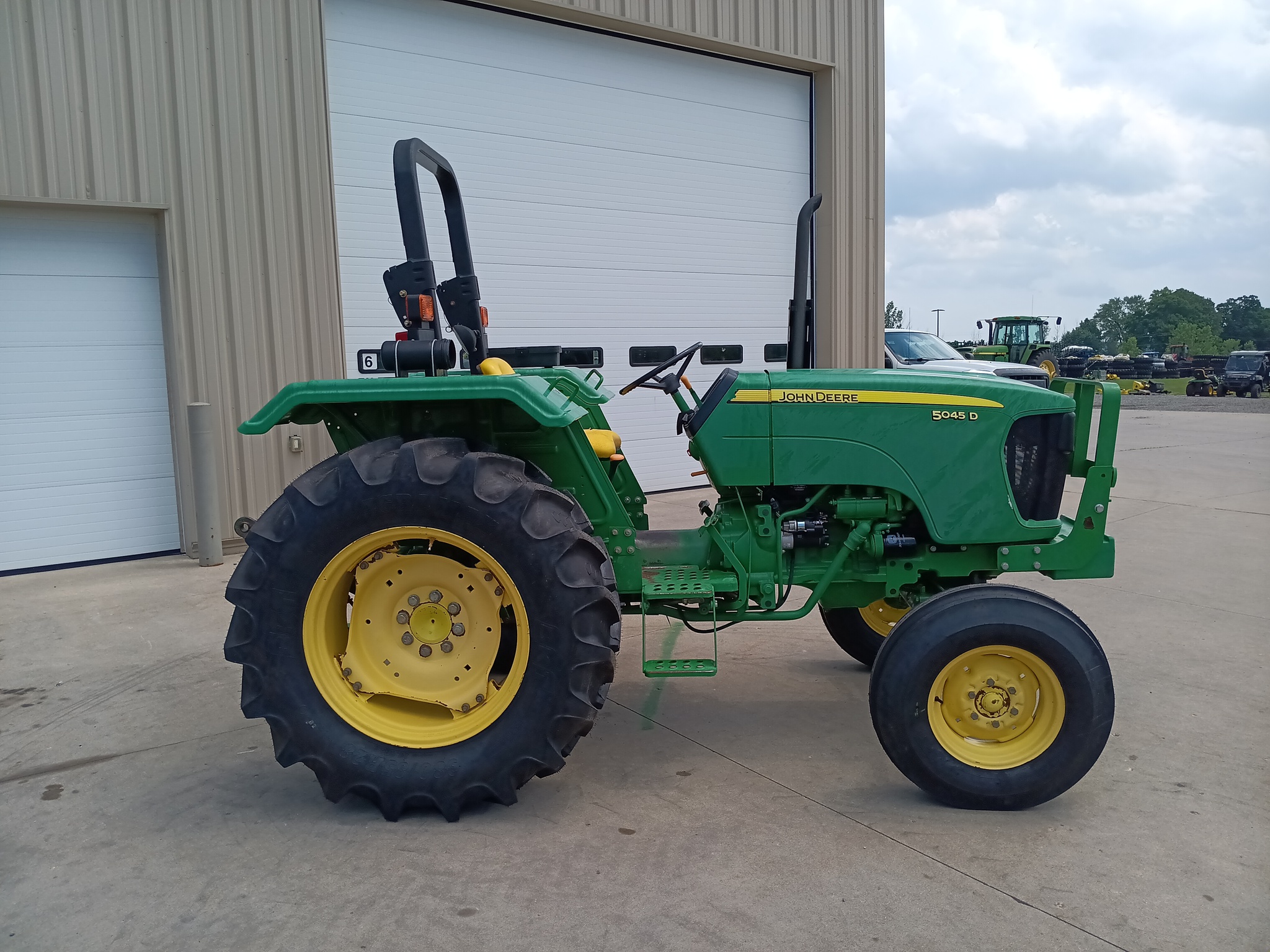 2012 John Deere 5045D Image 7