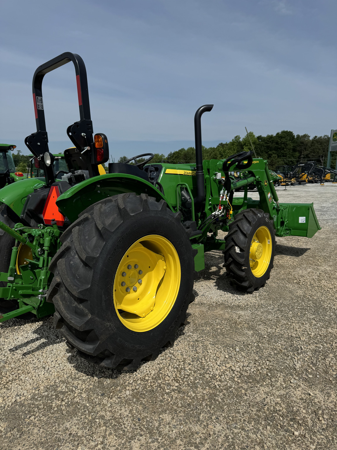 2023 John Deere 5067E Image 6