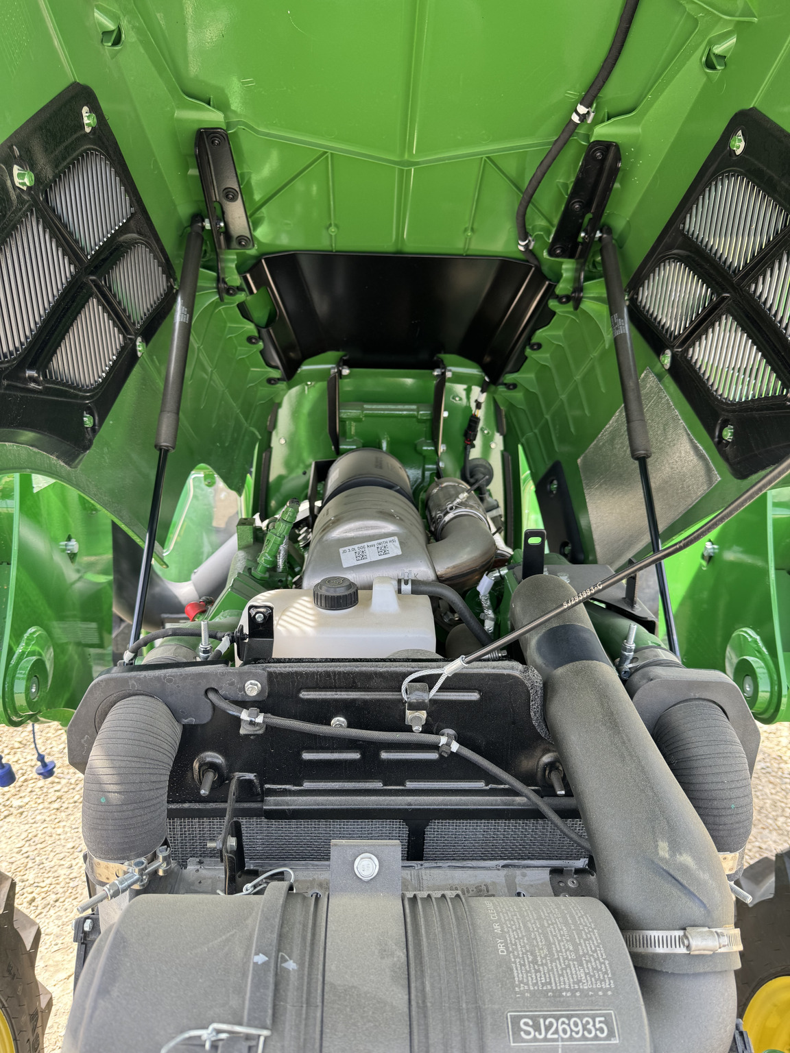 2023 John Deere 5067E Image 15