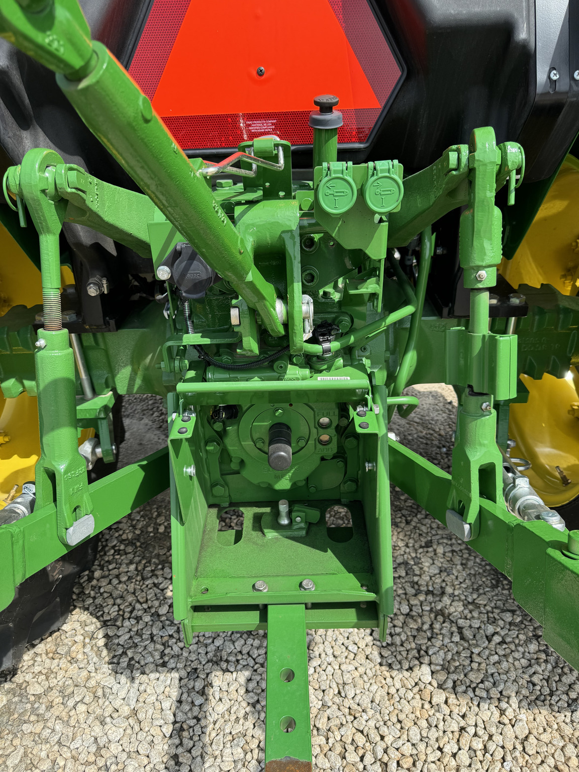 2023 John Deere 5067E Image 5