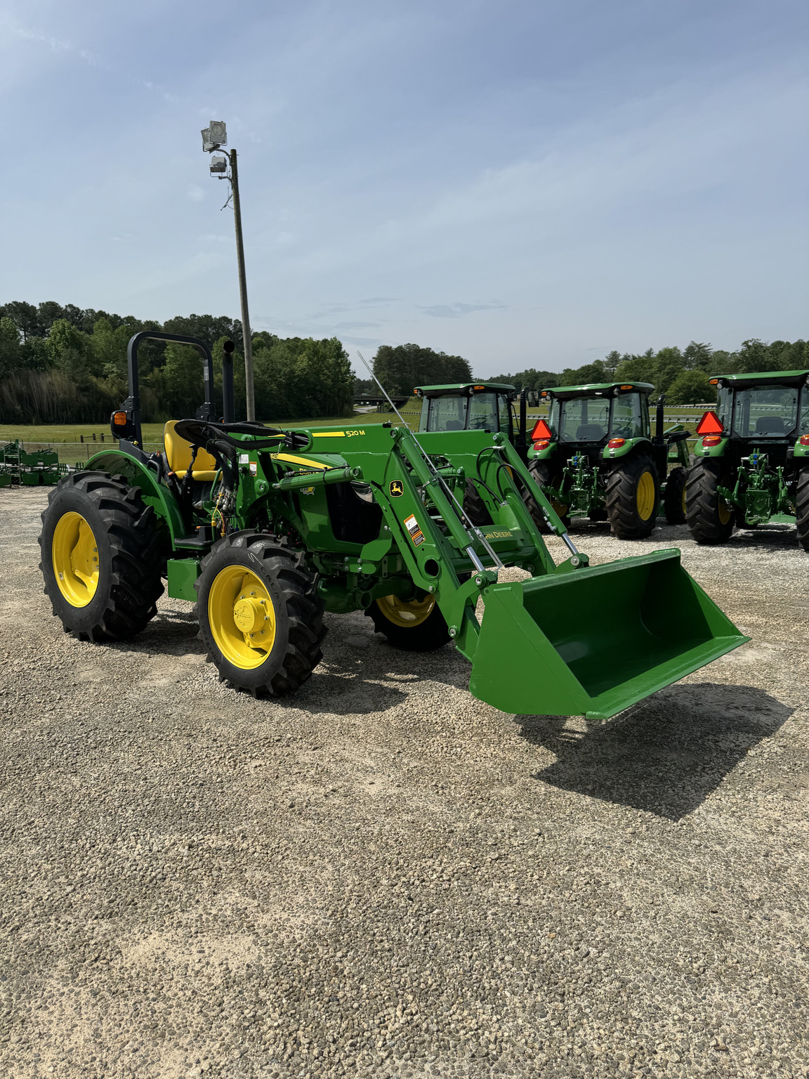 2023 John Deere 5067E Image 7