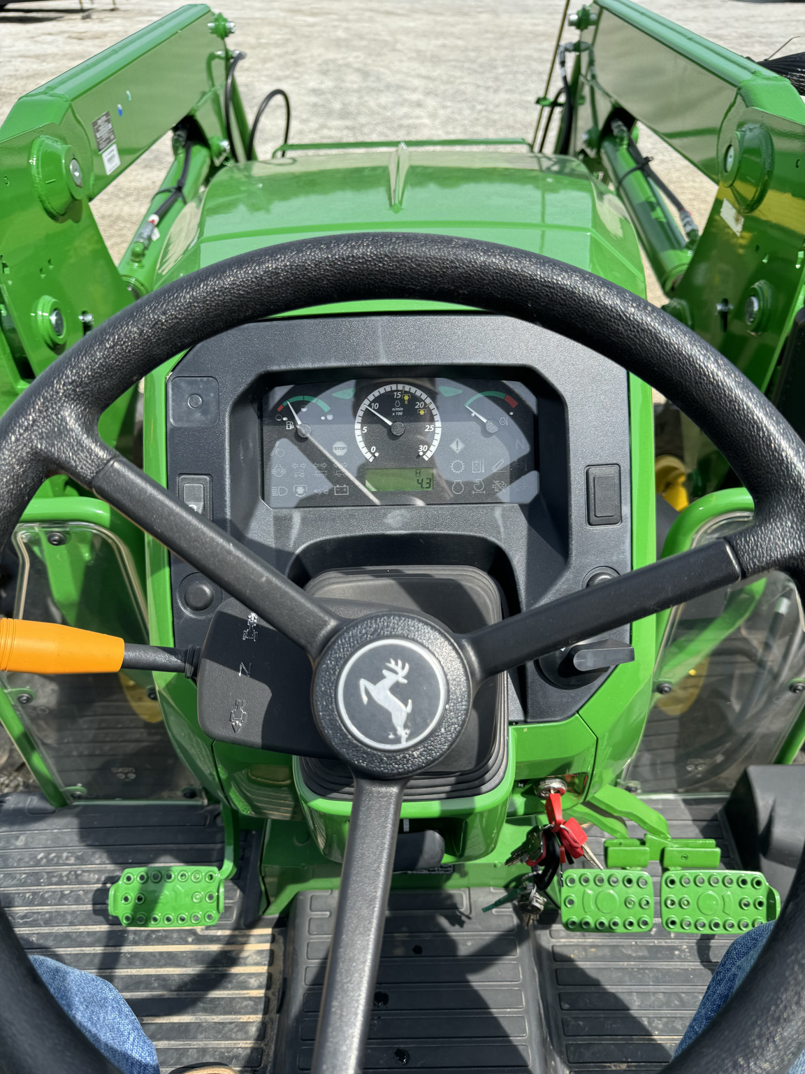 2023 John Deere 5067E Image 11