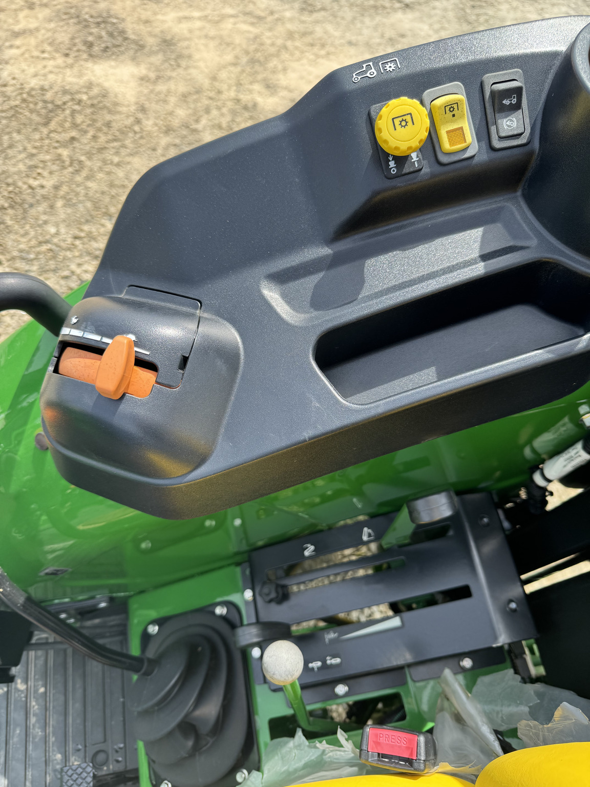 2023 John Deere 5067E Image 13
