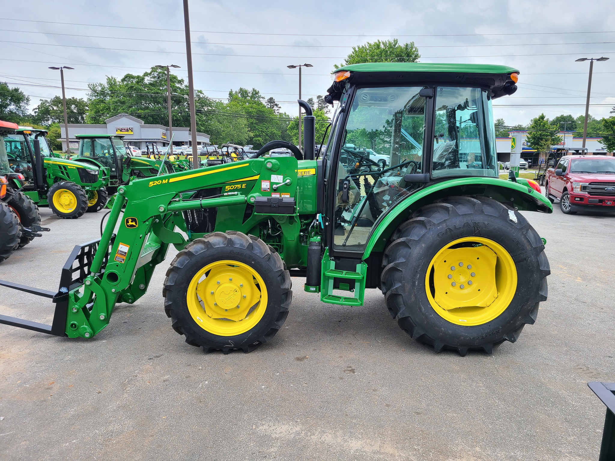 2024 John Deere 5075E Image 3