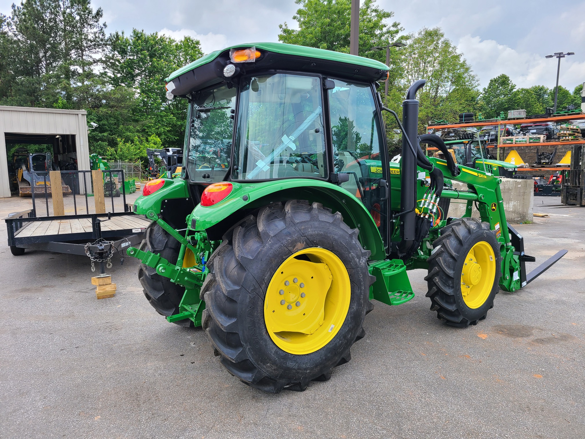 2024 John Deere 5075E Image 4