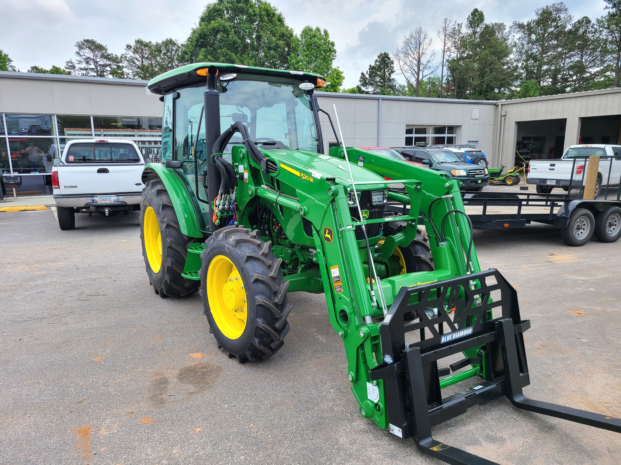 2024 John Deere 5075E Image 6