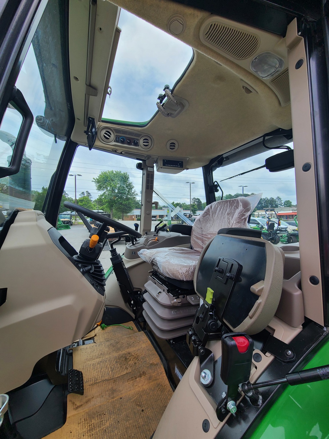 2024 John Deere 5075E Image 7