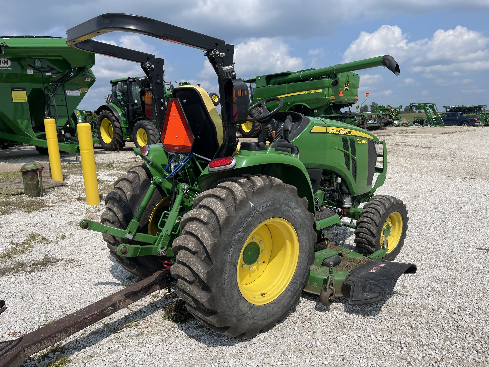  2018 John Deere 3039R at Heritage Tractor in Brimfield, IL