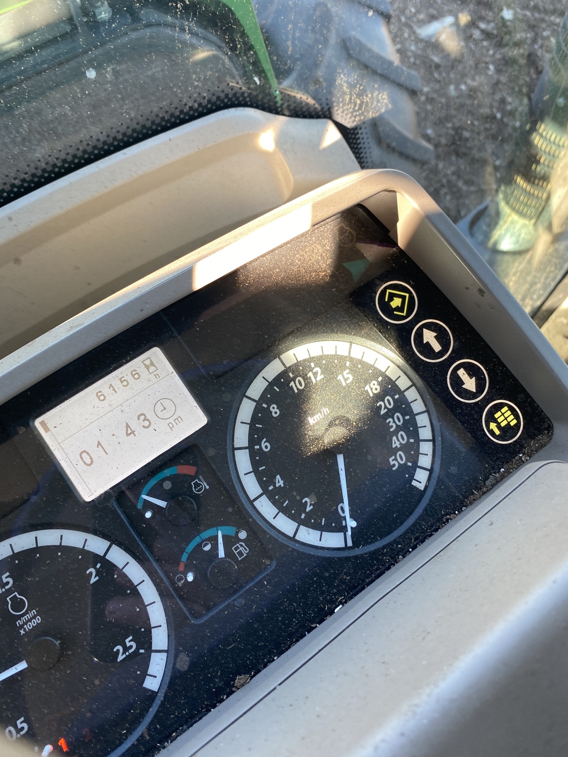 2015 John Deere 6125M Image 17