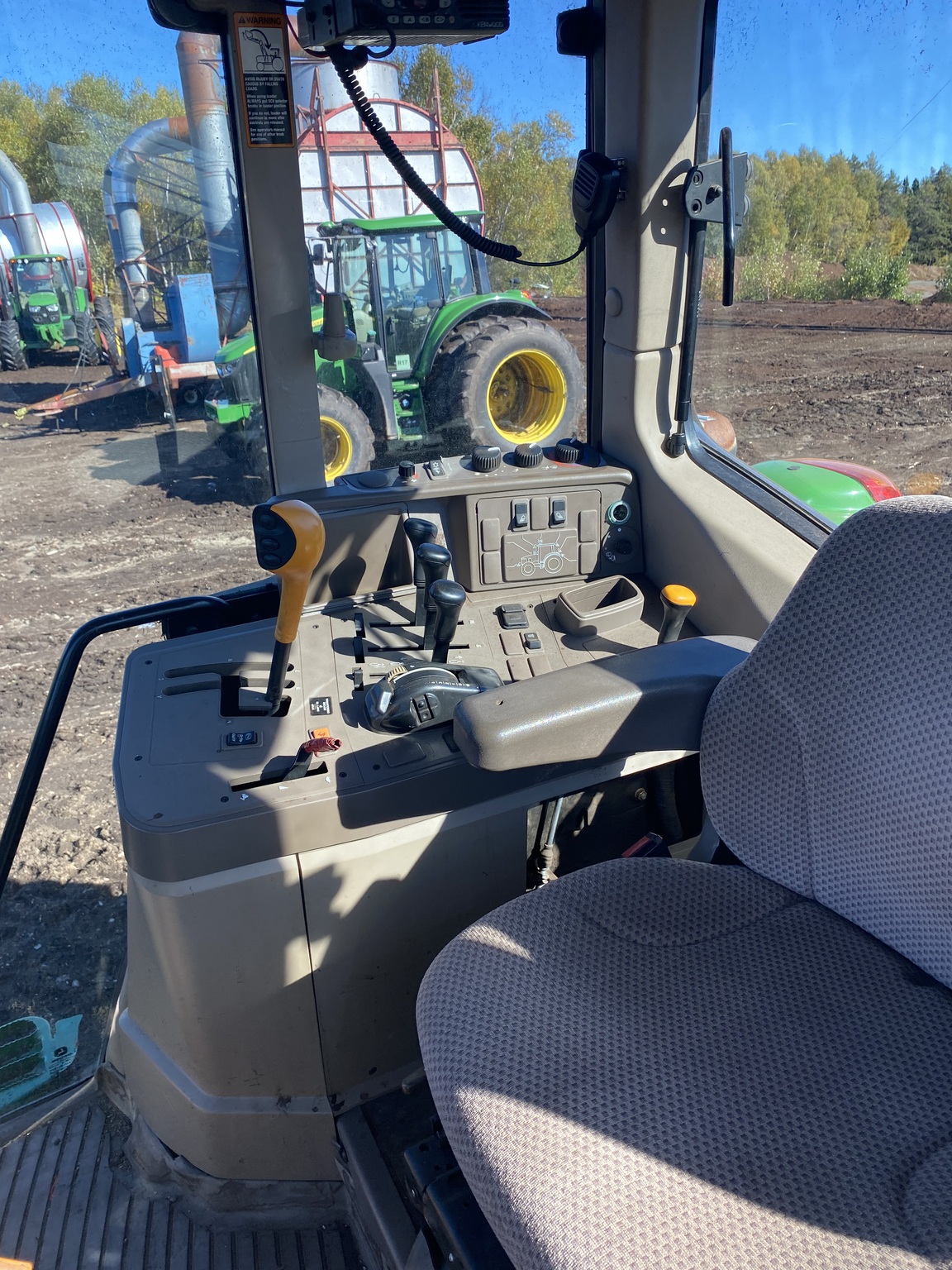 2015 John Deere 6125M Image 18