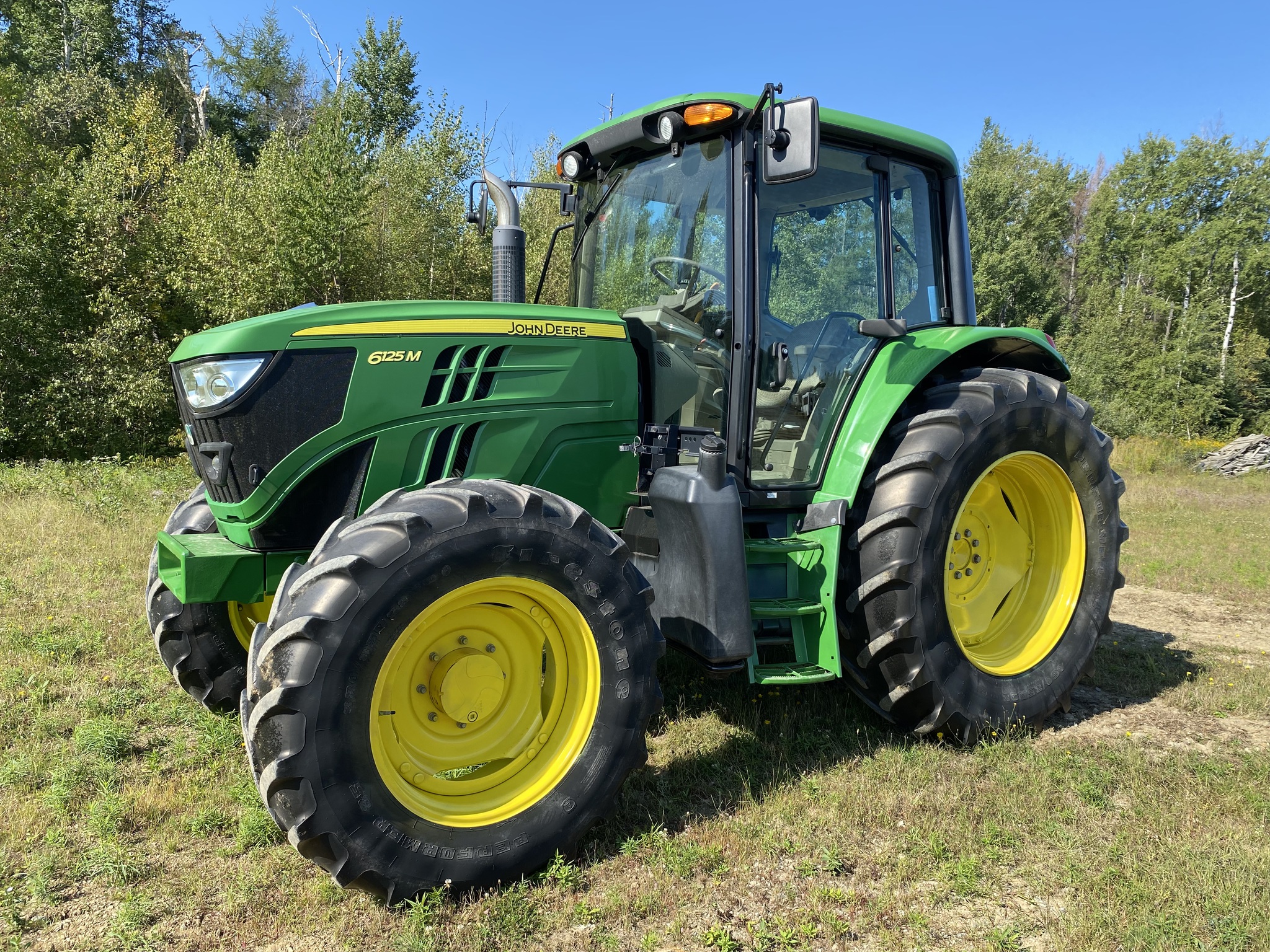 2015 John Deere 6125M Image 1