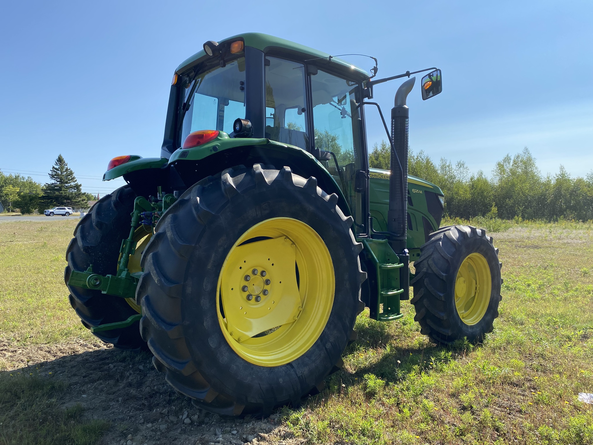 2015 John Deere 6125M Image 5