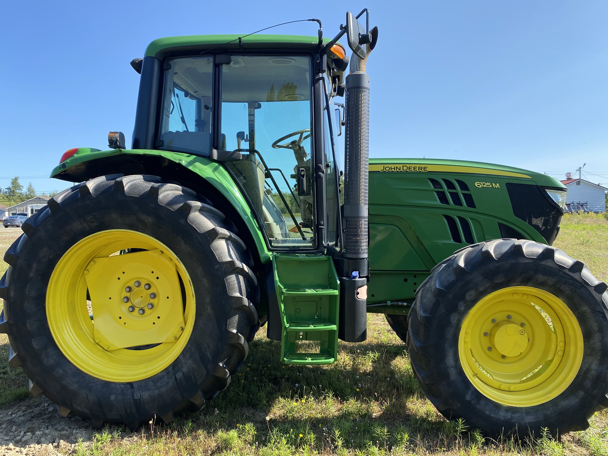 2015 John Deere 6125M Image 8