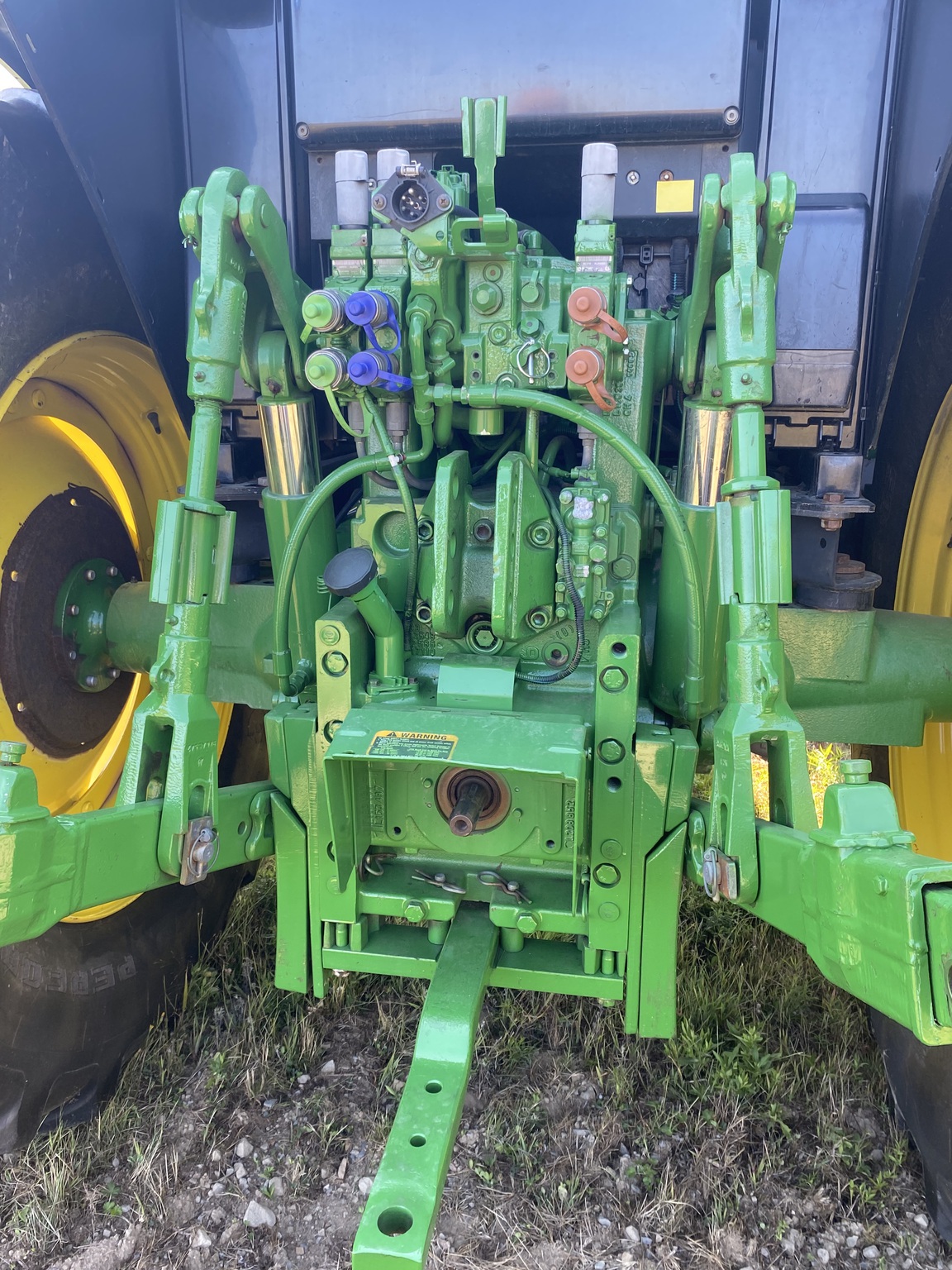 2015 John Deere 6125M Image 11