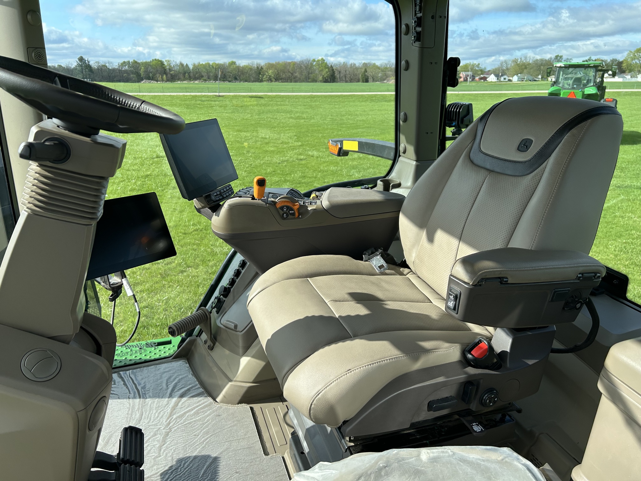  2024 John Deere 8R 340 at Heritage Tractor in Mendota, IL