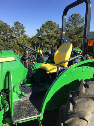 2024 John Deere 5075E Photo 6