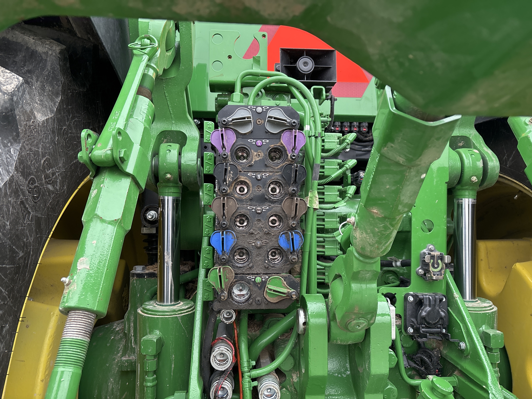 Used 2024 John Deere 8R 370 Row Crop Tractors at Koenig Equipment in Greenville, OH - PhotoXL9