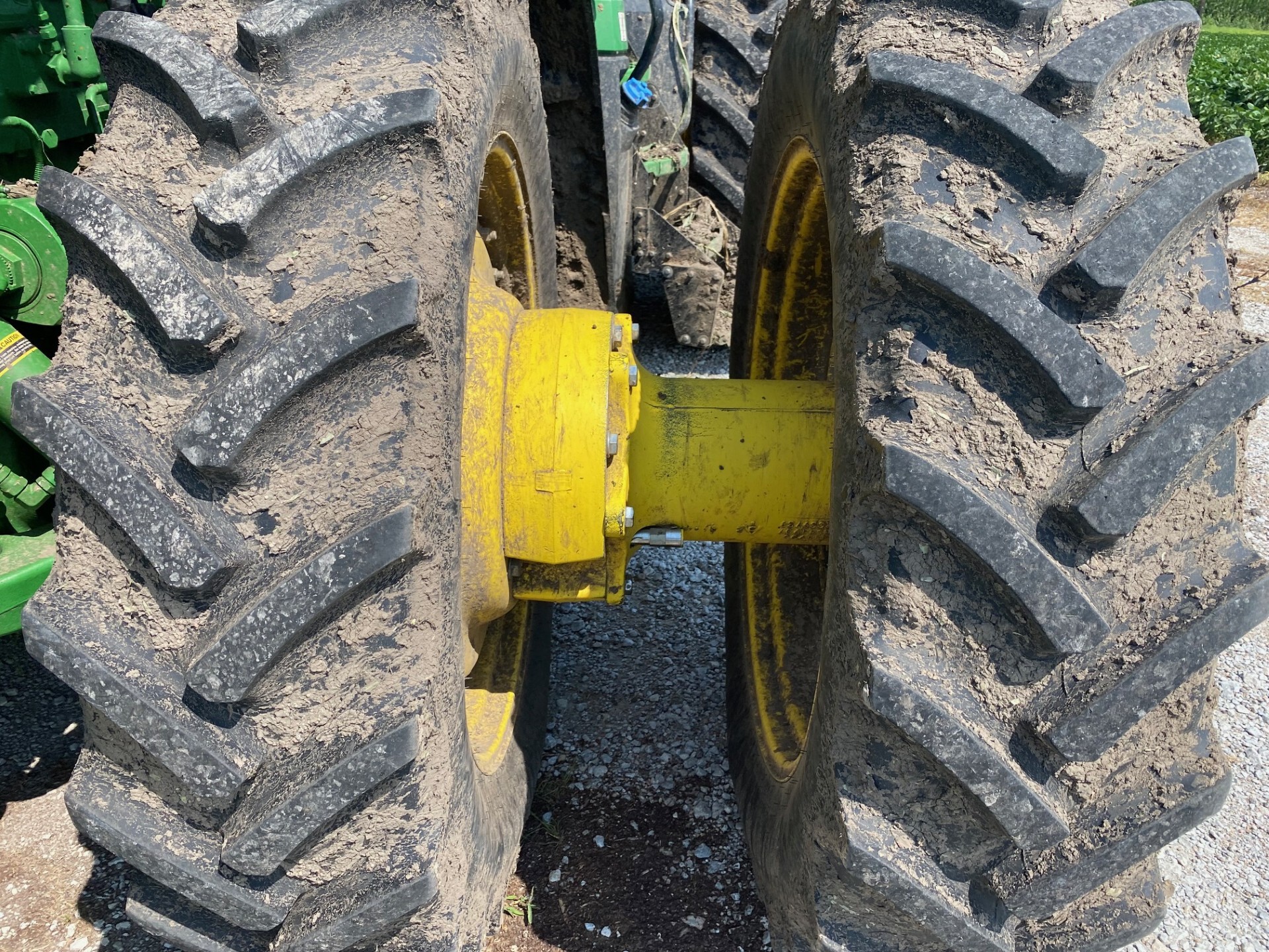 2024 John Deere 8R 250 Image 6