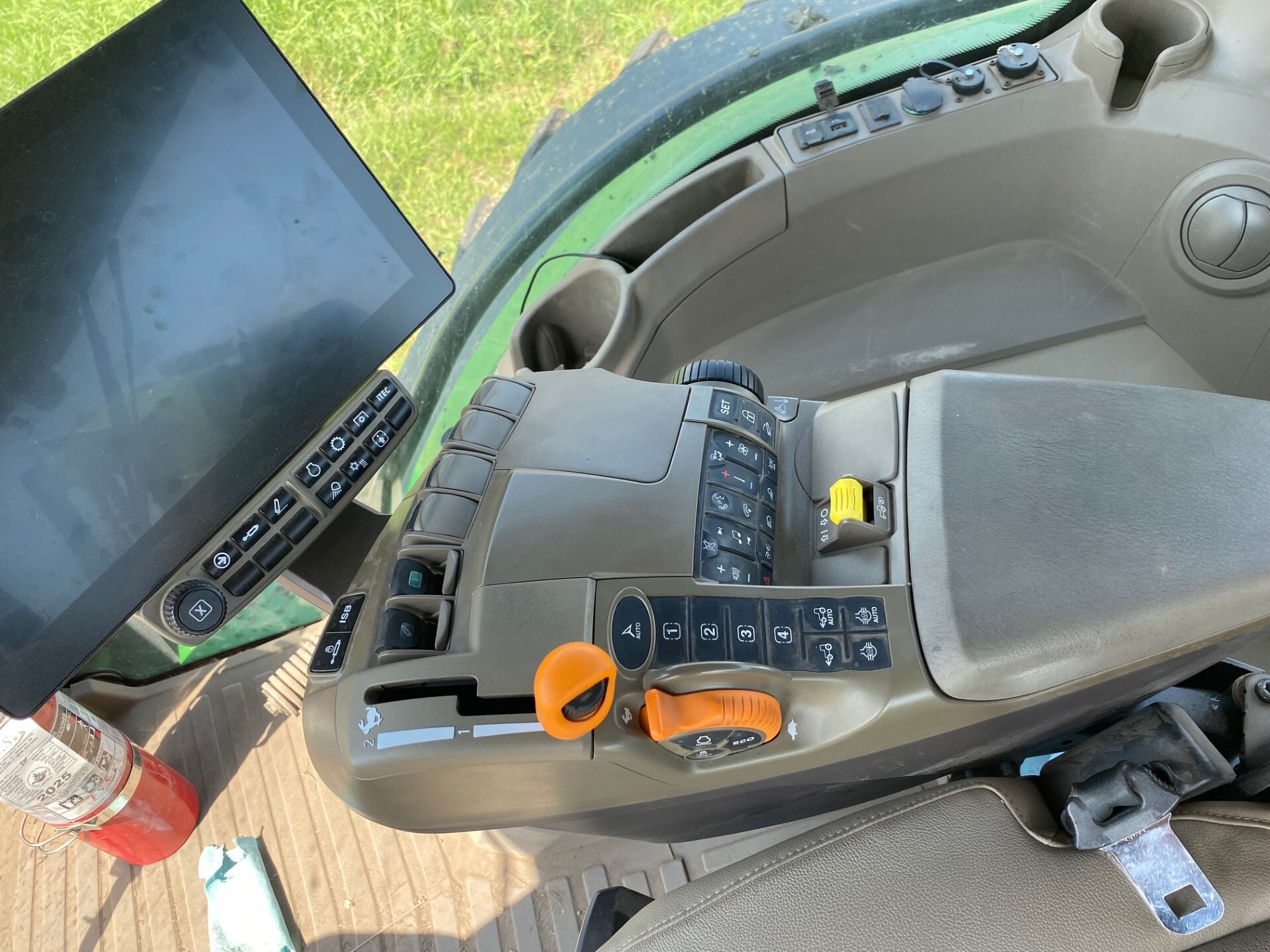2024 John Deere 8R 250 Image 9