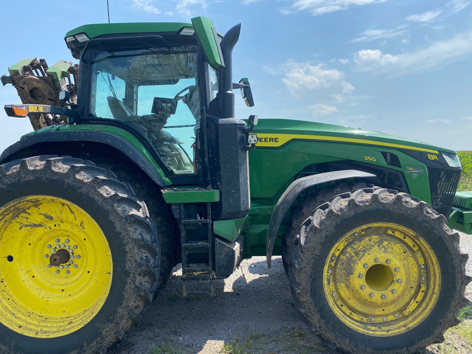 2024 John Deere 8R 250 Image 2