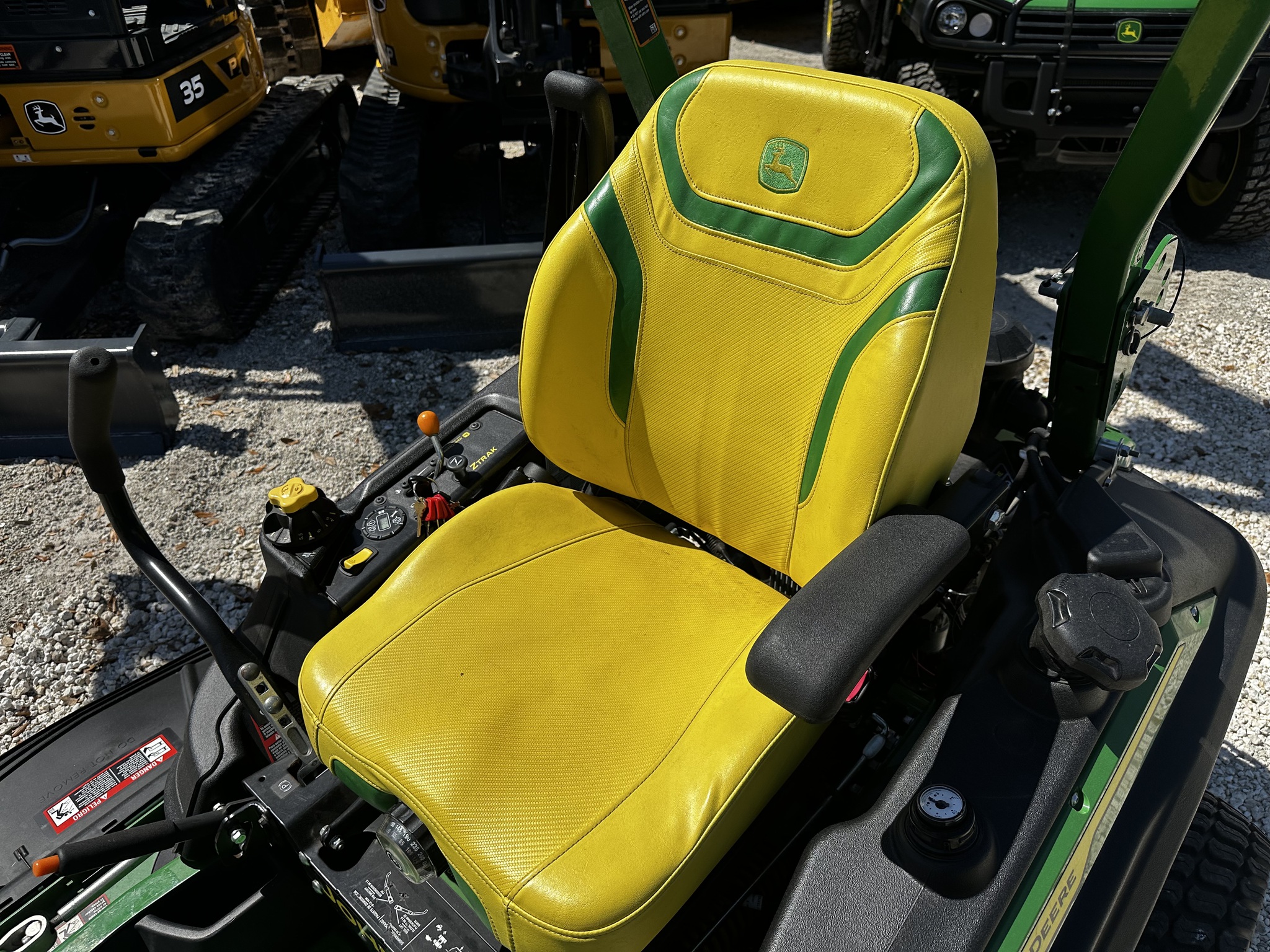 2024 John Deere Z920M Image 8