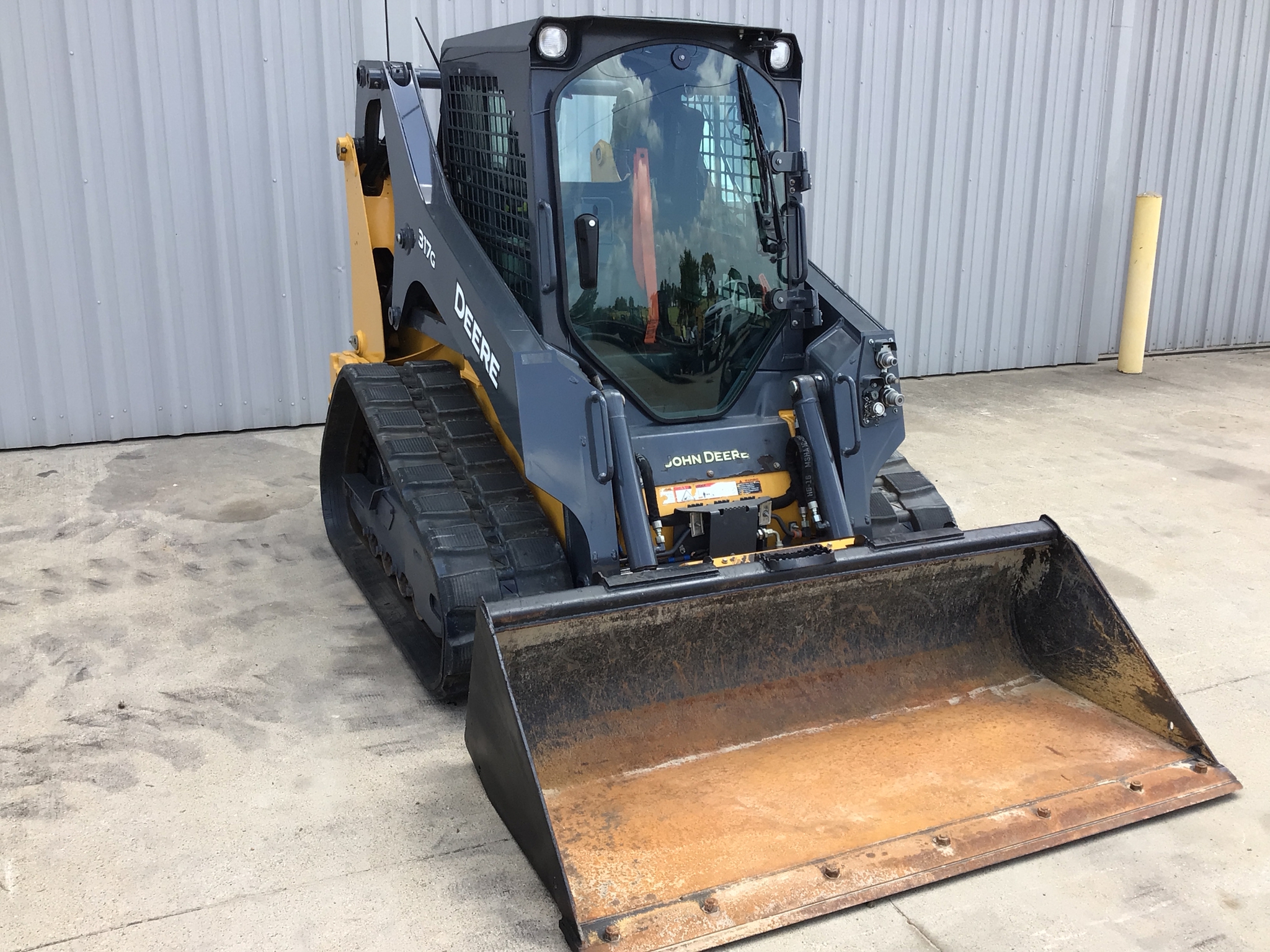 2022 John Deere 317G Image 6
