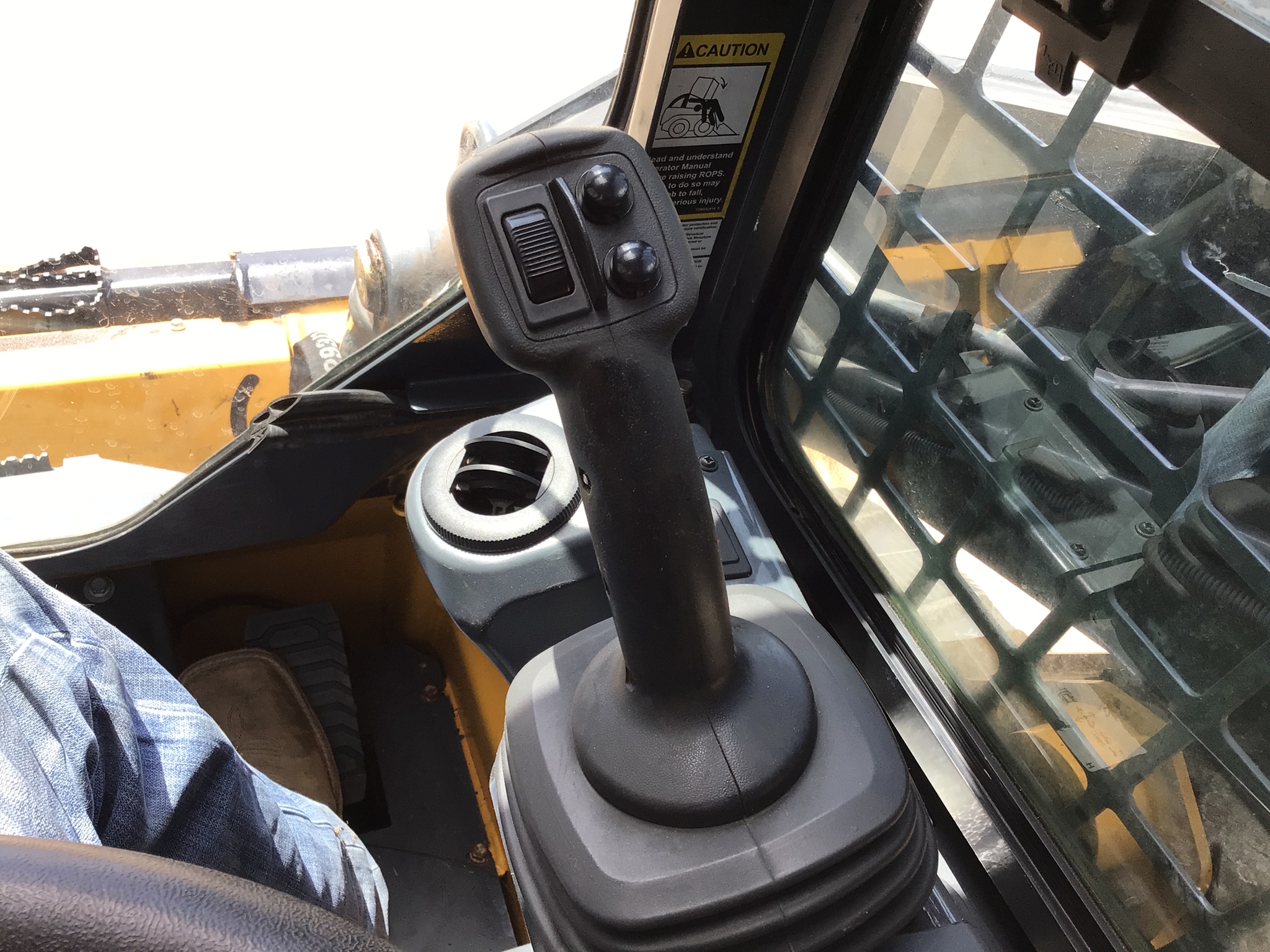 2022 John Deere 317G Image 23