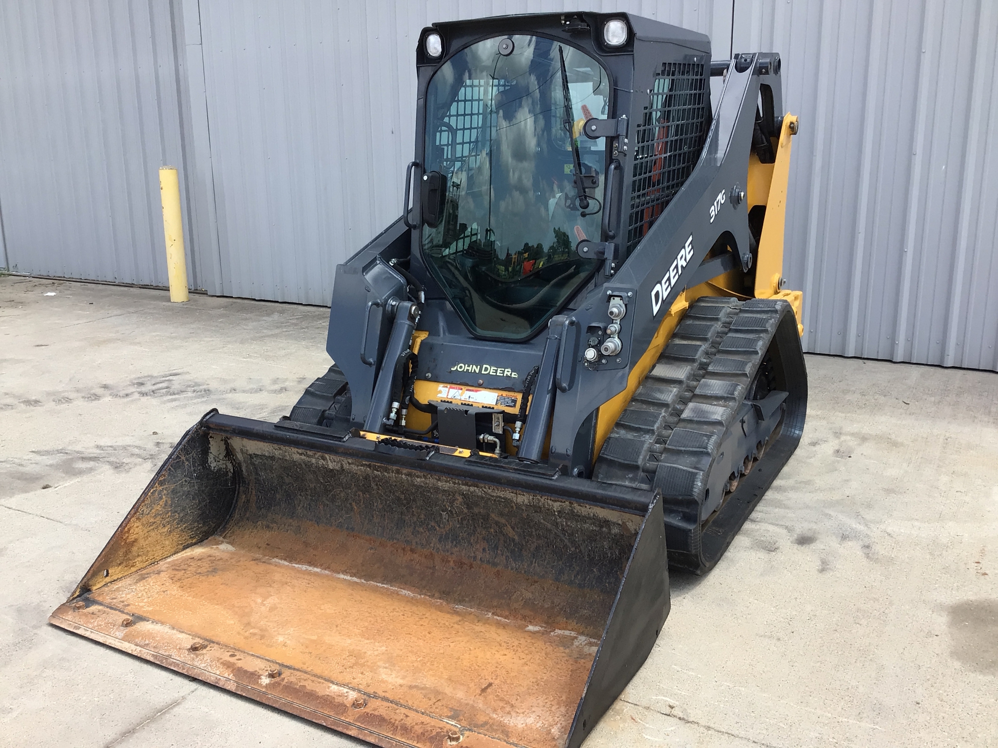 2022 John Deere 317G Image 4