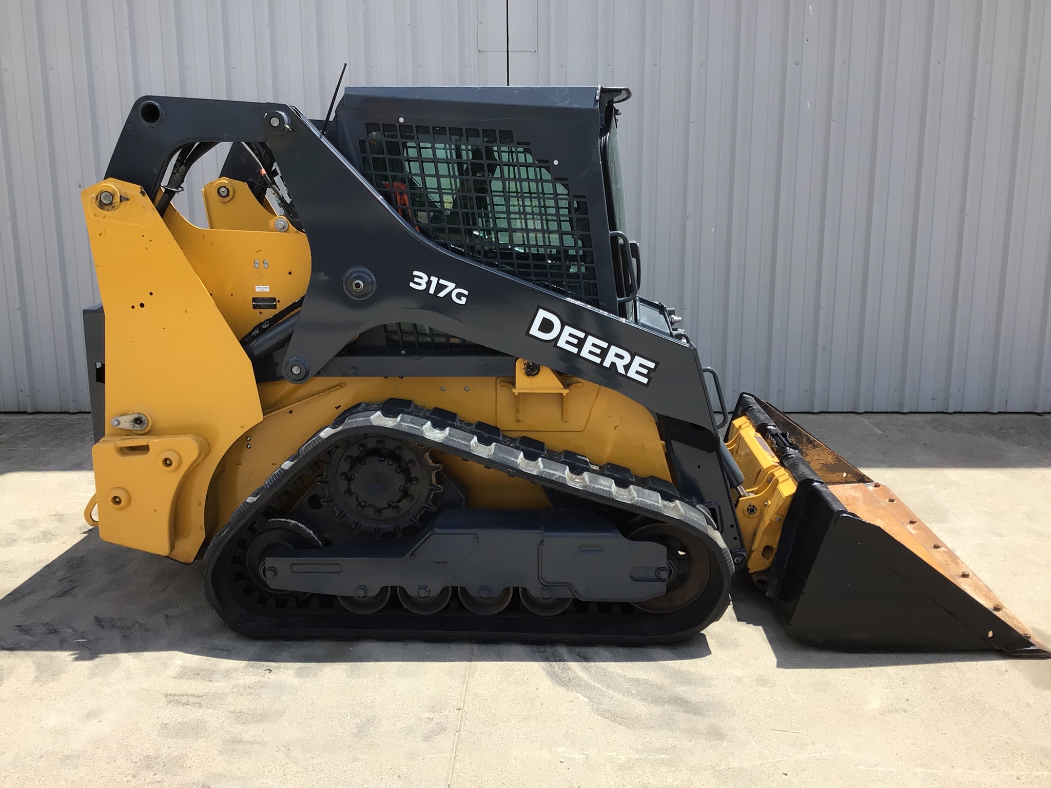 2022 John Deere 317G Image 9