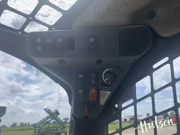 Photo of 2012 John Deere 323D