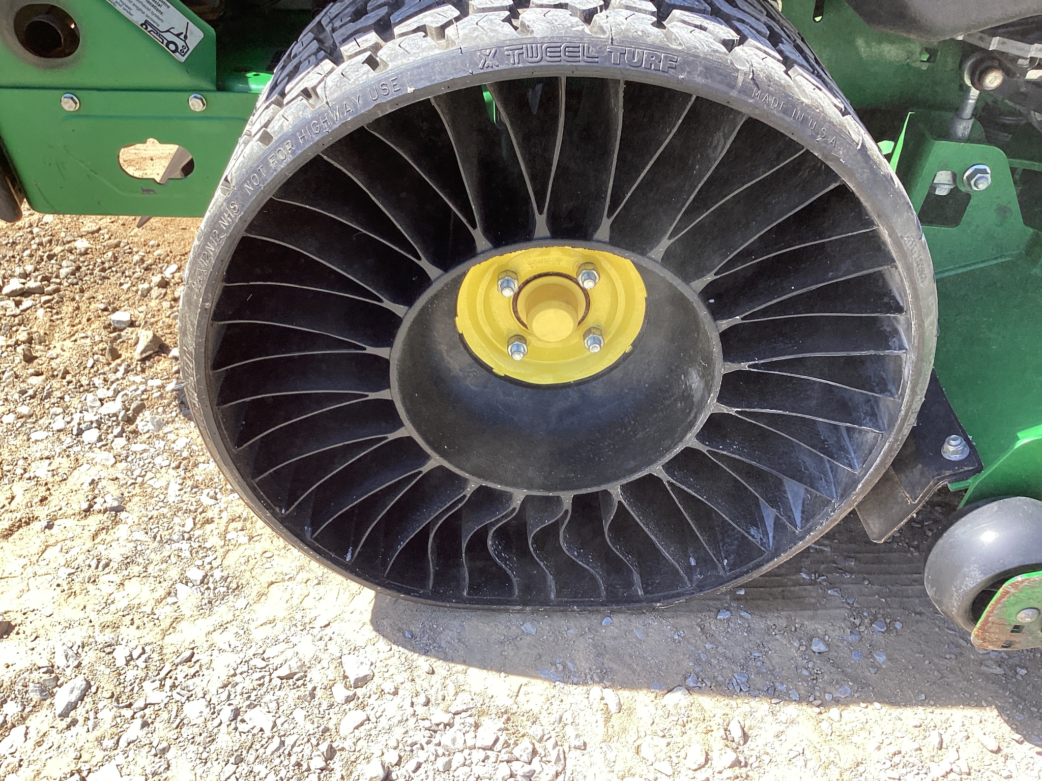 2023 John Deere Z960M Image 13
