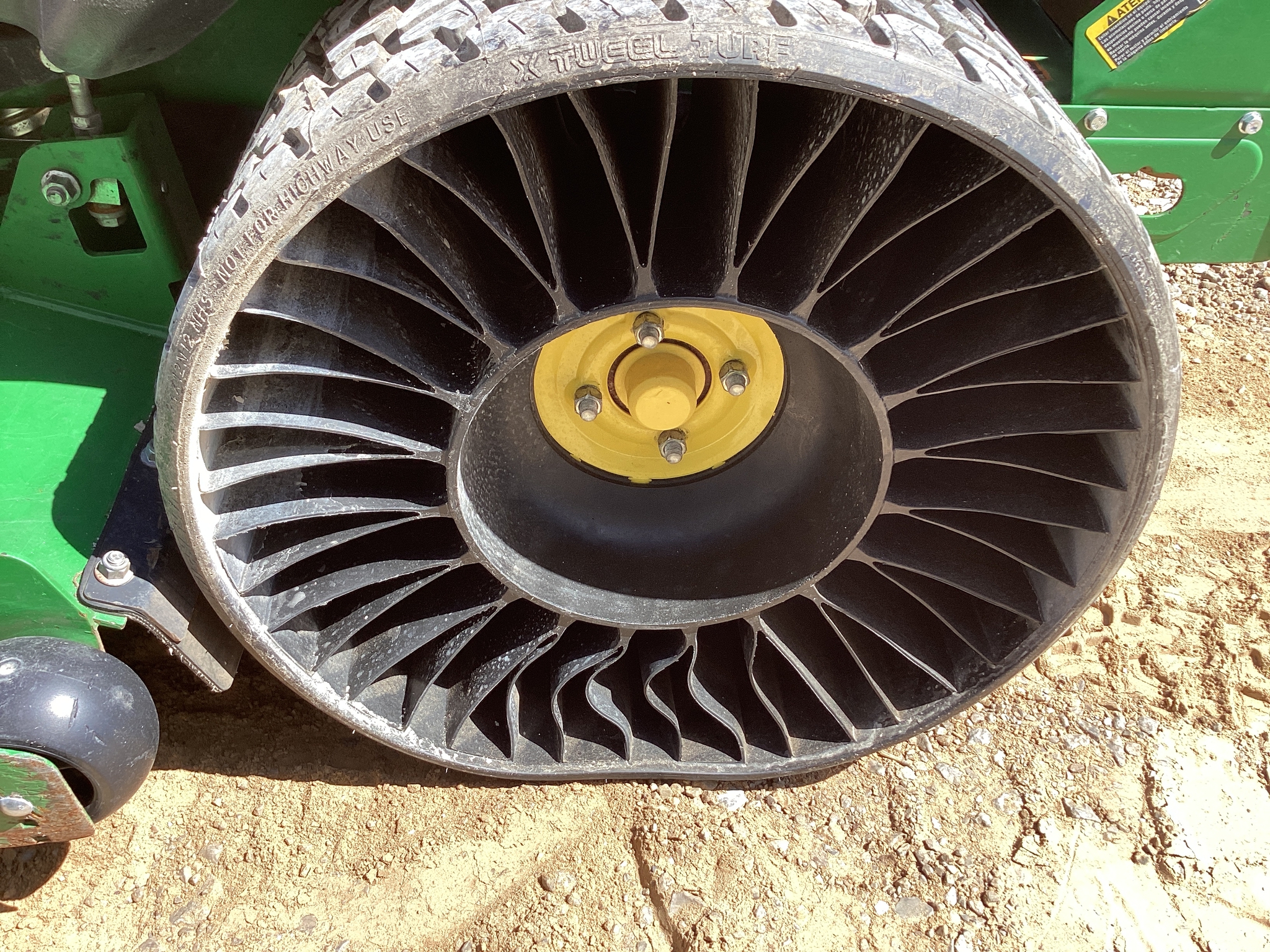 2023 John Deere Z960M Image 14