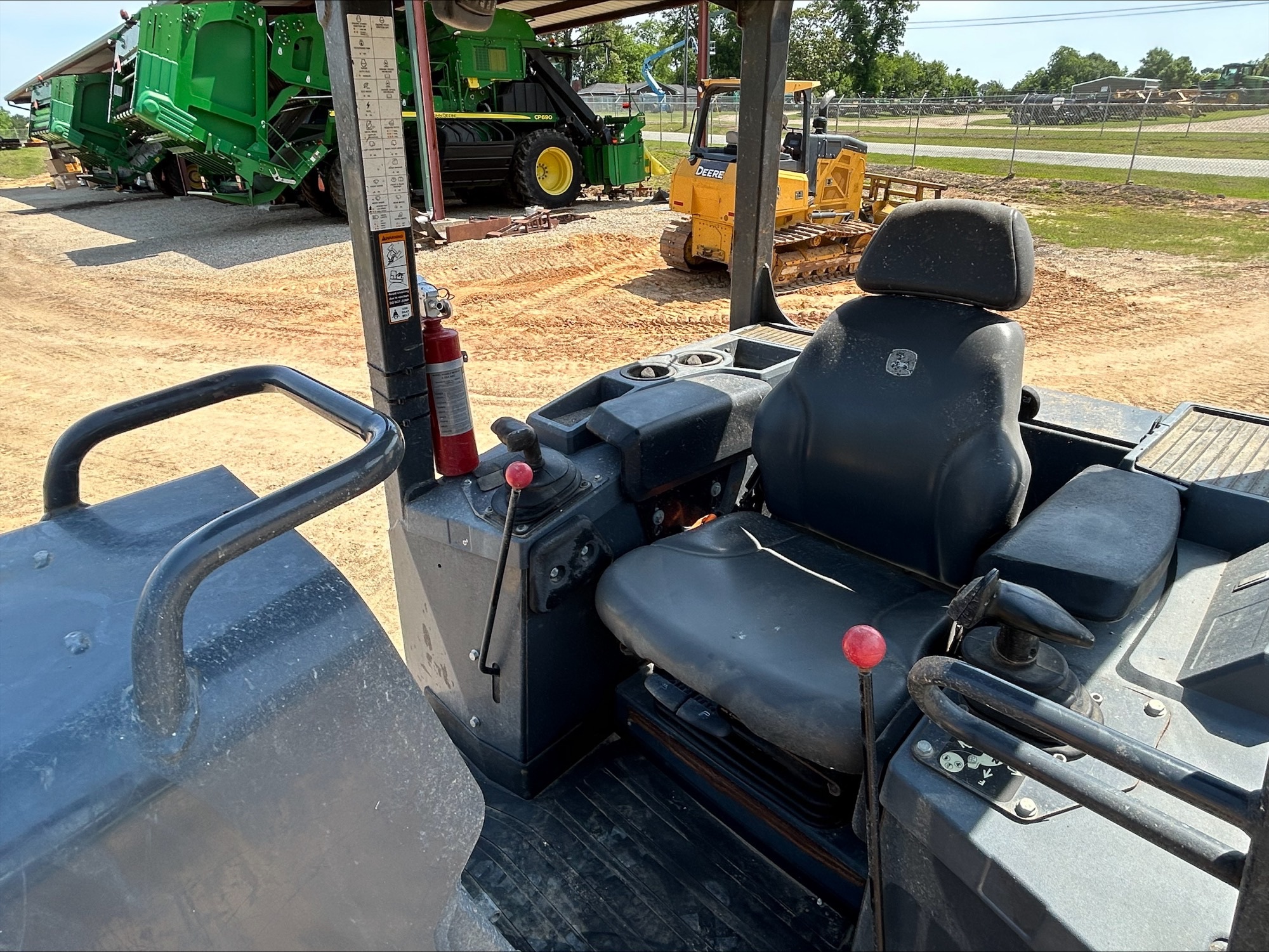 2021 John Deere 450K Image 6