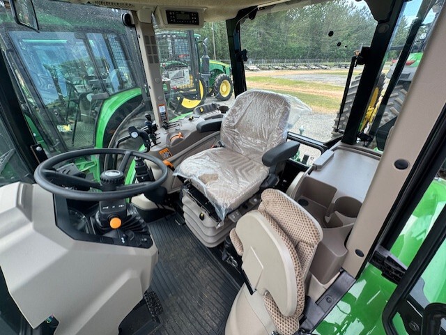 2025 John Deere 6135E Image 4