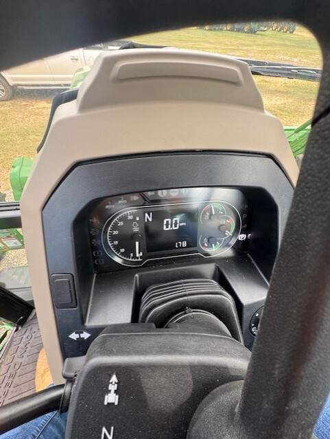 2025 John Deere 6135E Image 5