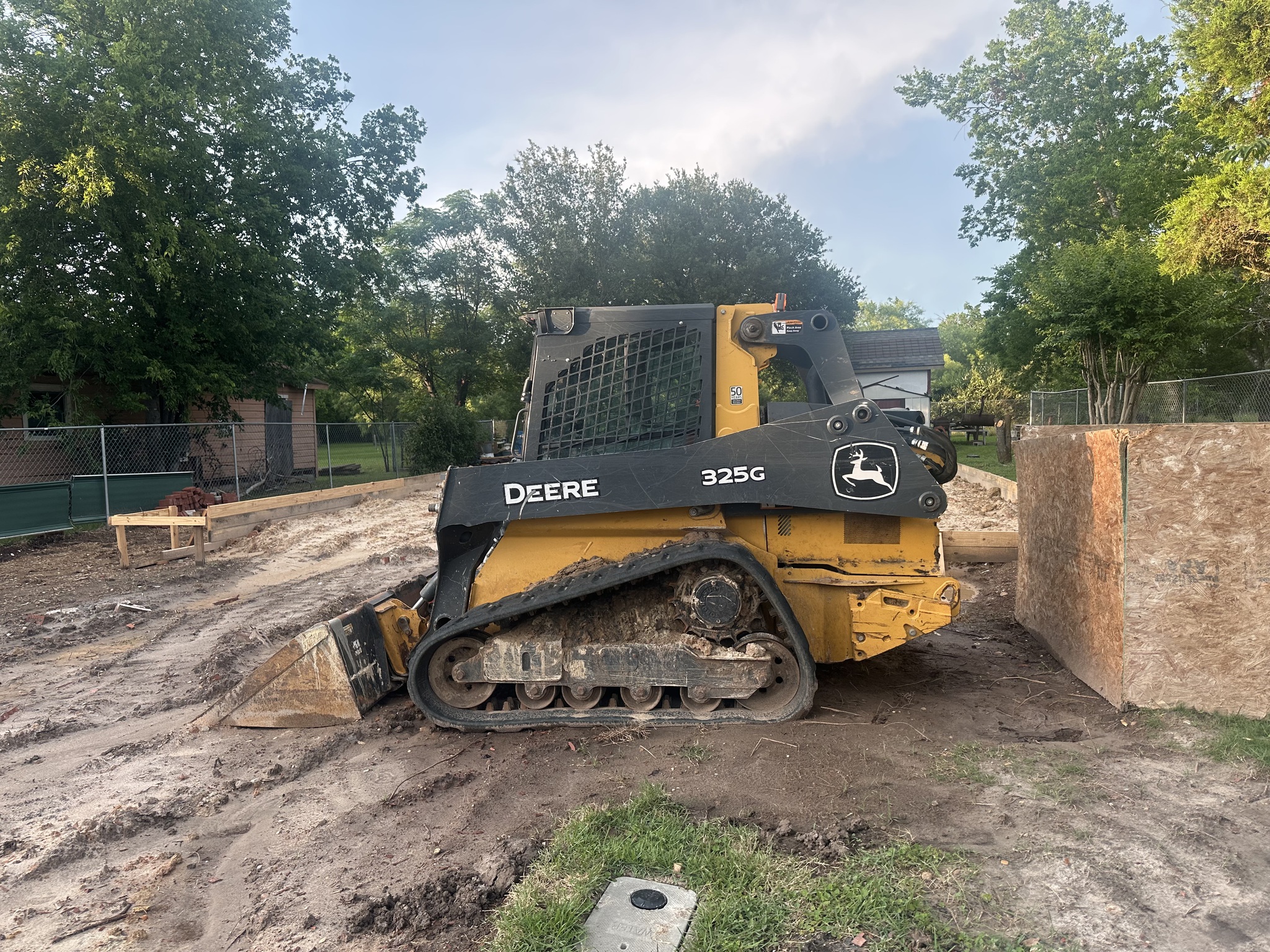 2020 John Deere 325G Image 1