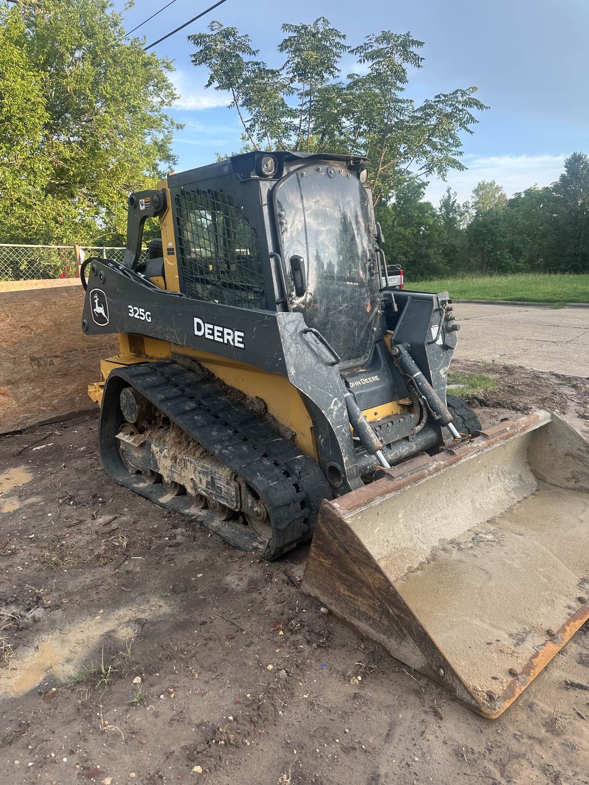 2020 John Deere 325G Image 4