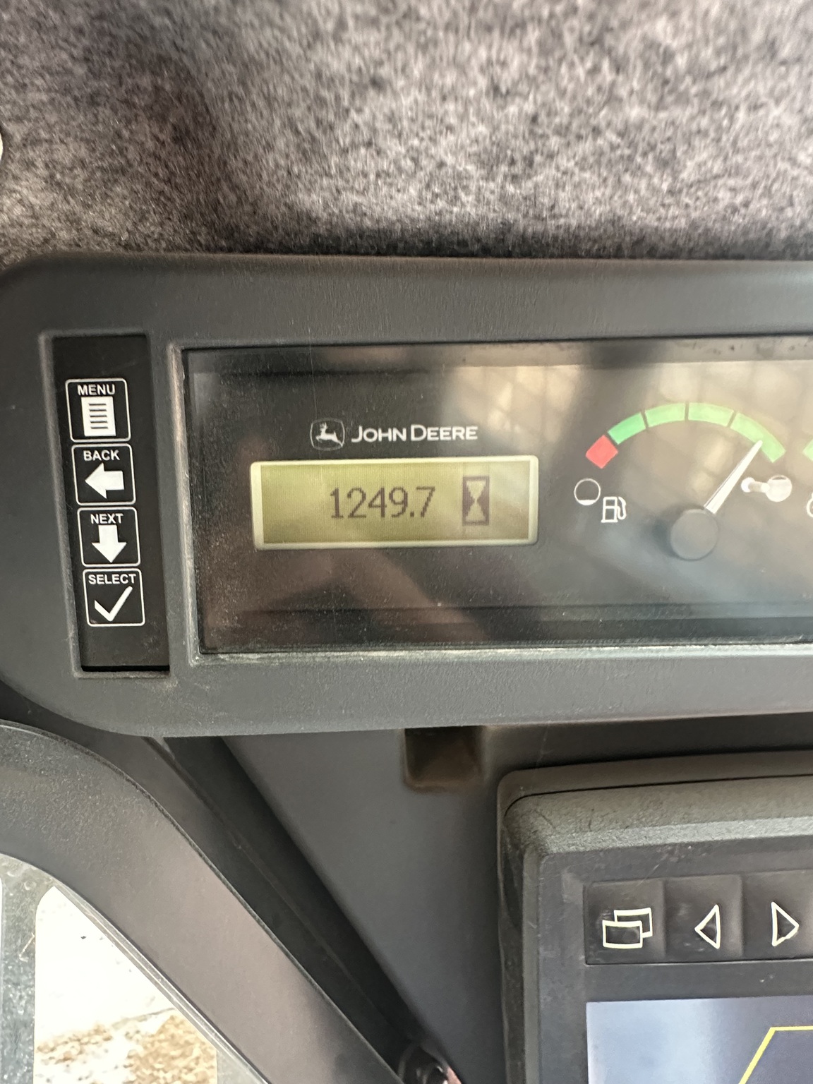 2020 John Deere 325G Image 10
