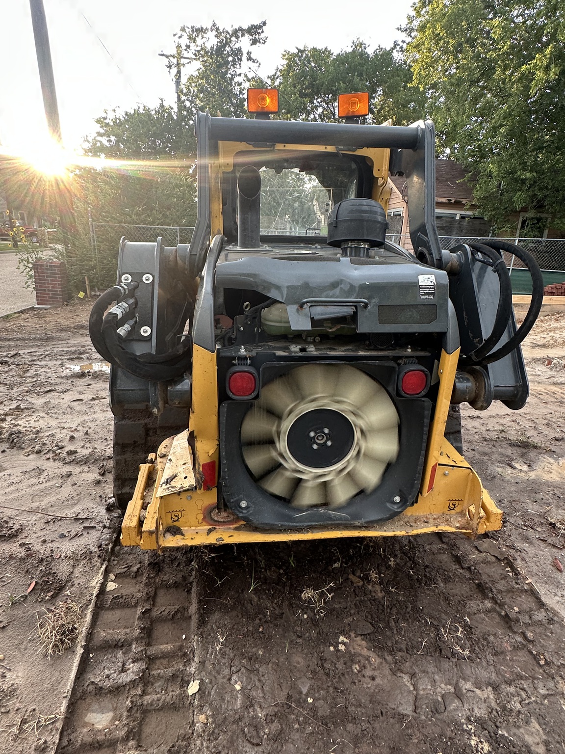 2020 John Deere 325G Image 8