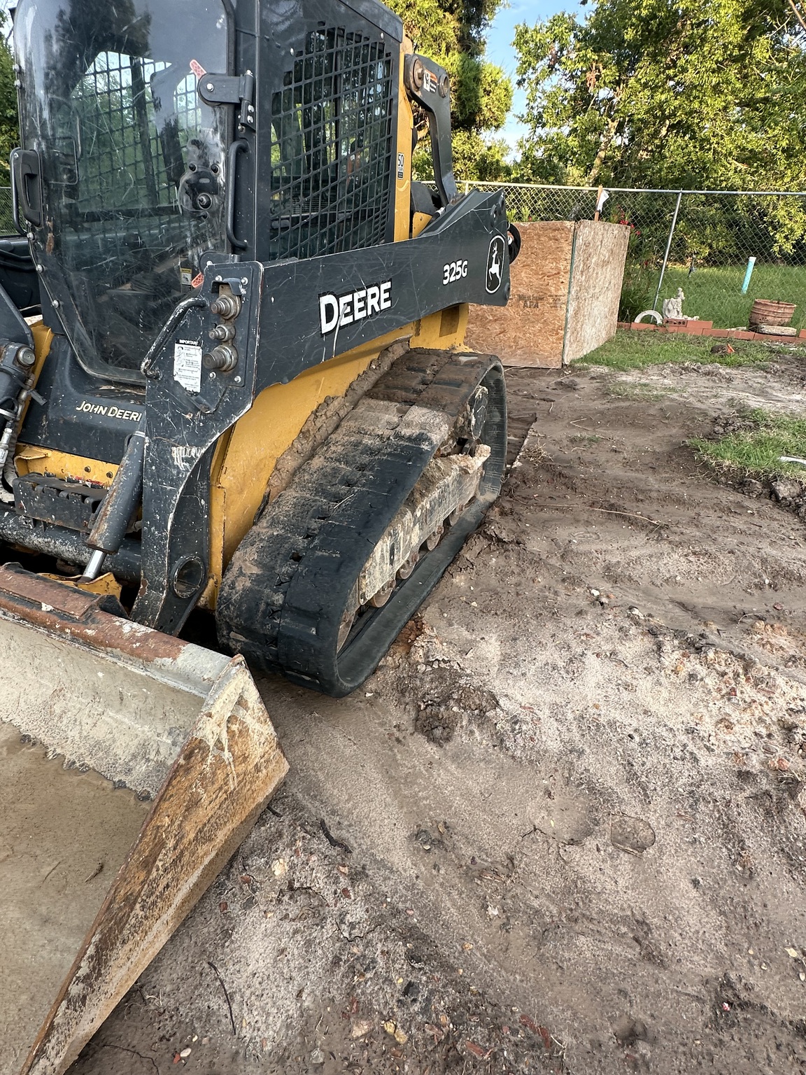 2020 John Deere 325G Image 13