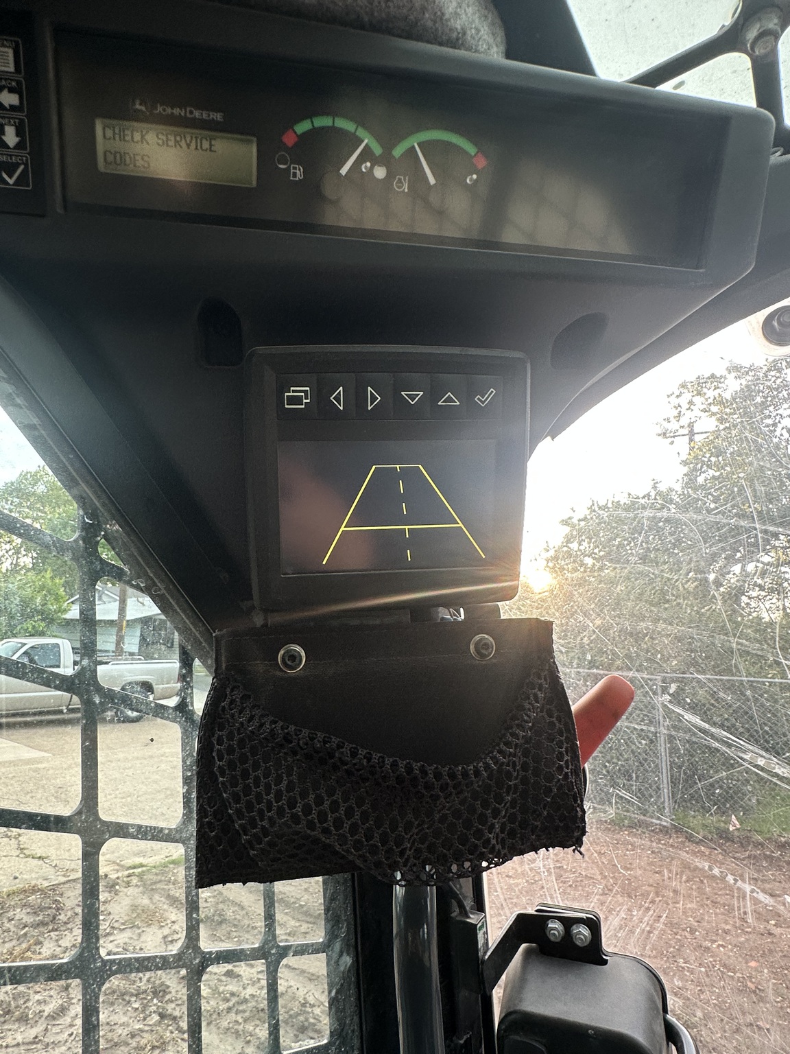 2020 John Deere 325G Image 11