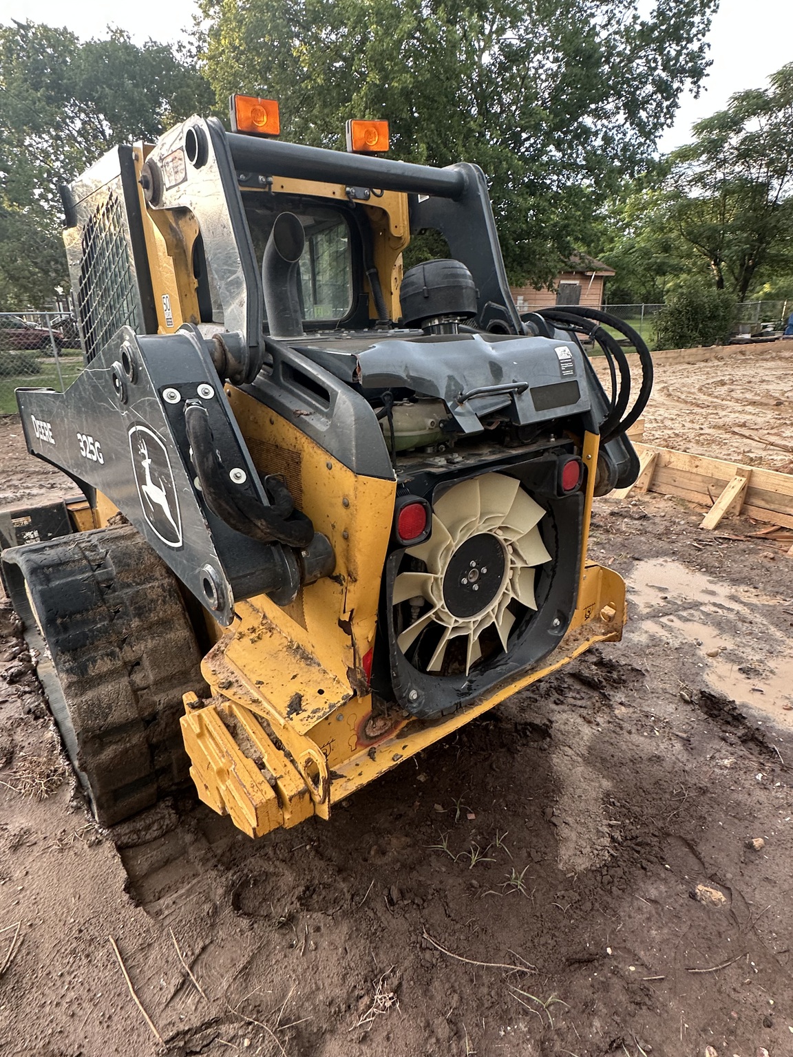 2020 John Deere 325G Image 9